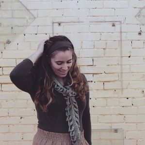 Meet your Posher, Caitlin